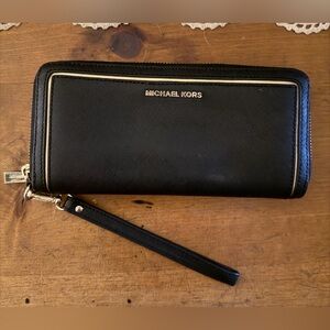 Michael Kors Jet Set Travel Black Leather Large Continental Zip Around Wallet